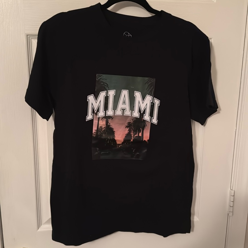 Original Use T-shirt Size M Color Black White Green Miami Palm Trees